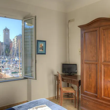 Club Nautico بيت ضيافة *