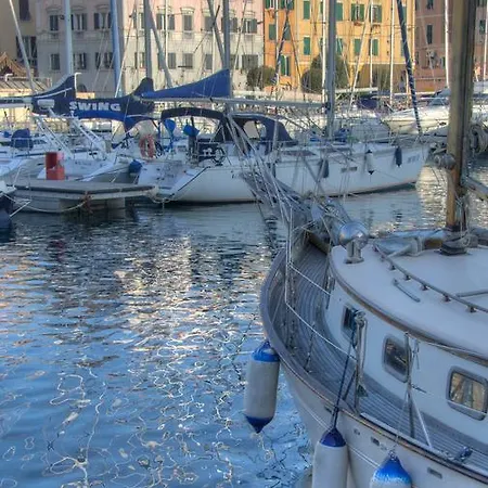 Club Nautico بيت ضيافة سافونا