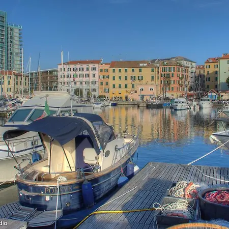 Club Nautico بيت ضيافة *