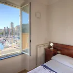 Club Nautico בית הארחה סאבונה