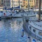 Club Nautico בית הארחה סאבונה